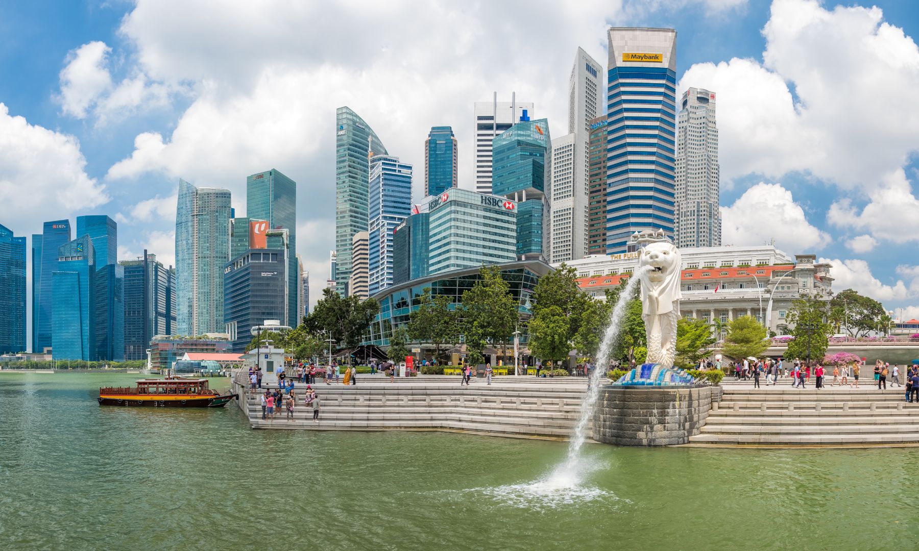 リバーボートに乗って、水上からマーライオンを鑑賞